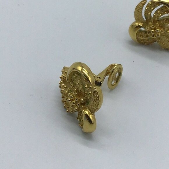 CROWN TRIFARI Gold Tone Modernist Clip Earrings - Picture 2 of 4
